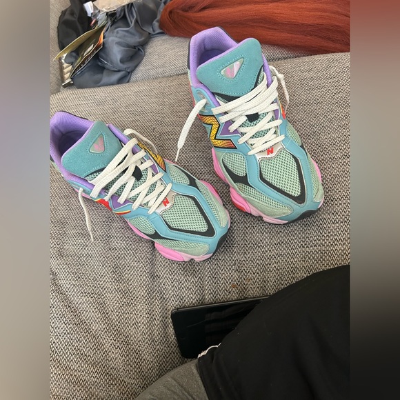 Worn a couple times starting not to like em. Selling them for 150 right now. - Picture 2 of 3